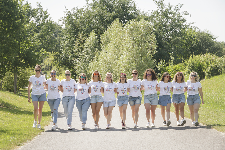 Groupe d'amies réunies pour une séance photo EVJF en Seine-et-Marne.